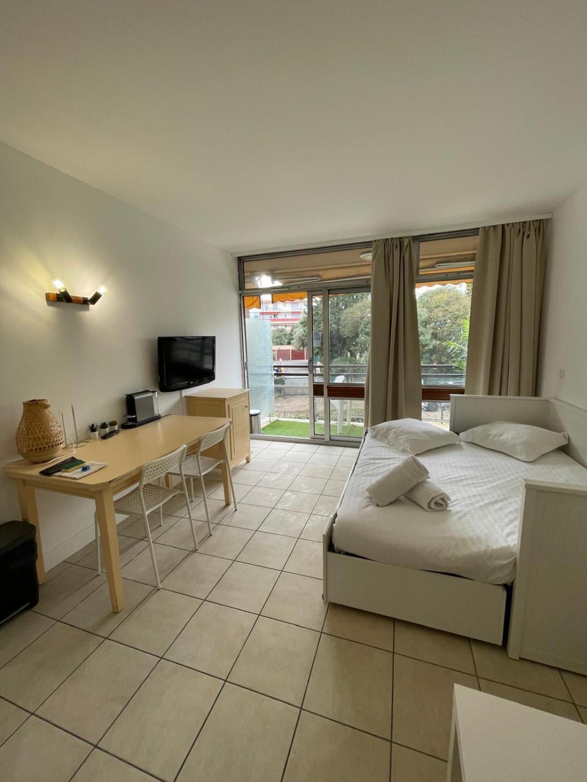 06U - Beautiful Studio In Residence - Swimming Pool And Tennis Court 圣罗兰度瓦 外观 照片