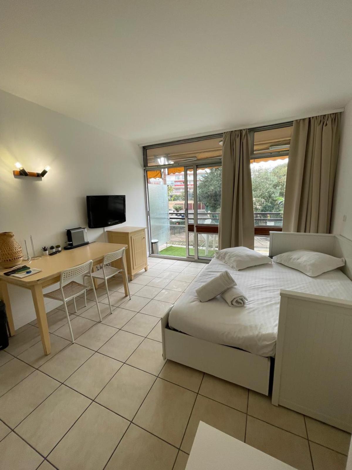 06U - Beautiful Studio In Residence - Swimming Pool And Tennis Court 圣罗兰度瓦 外观 照片